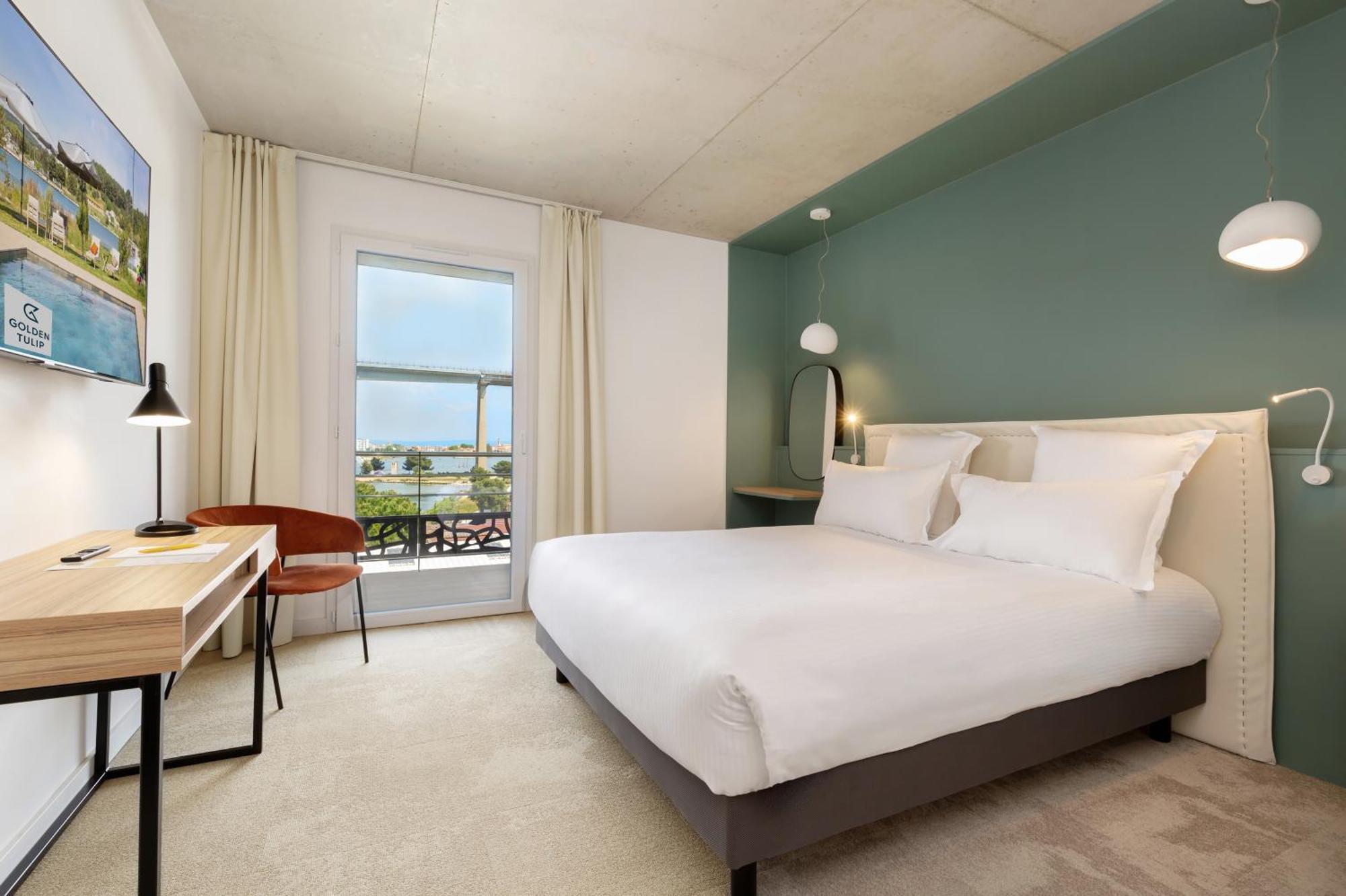 Golden Tulip Hotel & Rooftop Martigues Provence Exterior photo