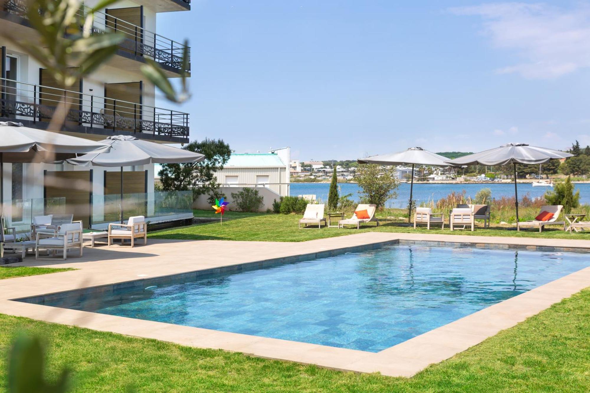 Golden Tulip Hotel & Rooftop Martigues Provence Exterior photo